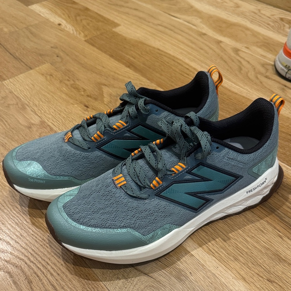 NWT New Balance Men’s sneakers